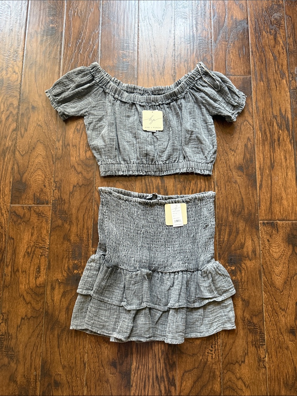 NWT! kiwi + punch Gray Two-Piece Ruffle Set - Off-Shoulder Top & Skirt, size lg